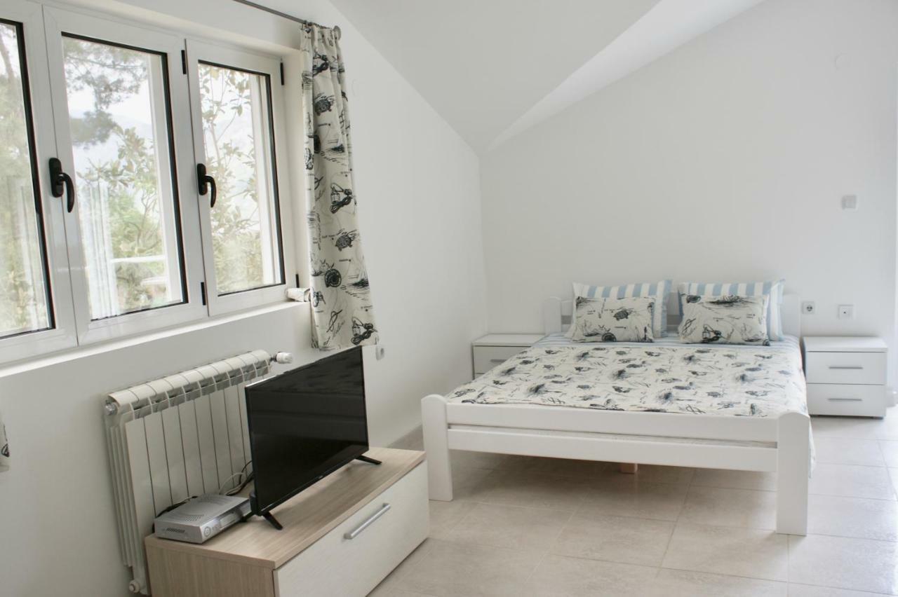 Studio Apartments Morinj Donji Morinj Exterior foto